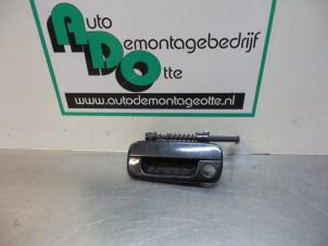 Gebruikte Portiergreep 2Deurs links Peugeot 406 Coupé (8C) 2.2 16V Prijs € 25,00 Margeregeling aangeboden door Autodemontagebedrijf Otte