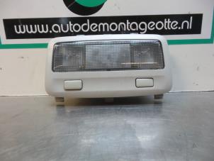 Gebruikte Binnenverlichting achter Toyota Avensis Wagon (T25/B1E) 1.8 16V VVT-i Prijs € 20,00 Margeregeling aangeboden door Autodemontagebedrijf Otte