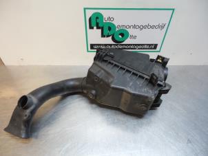 Gebruikte Luchtfilterhuis Toyota Avensis Wagon (T25/B1E) 1.8 16V VVT-i Prijs € 60,00 Margeregeling aangeboden door Autodemontagebedrijf Otte