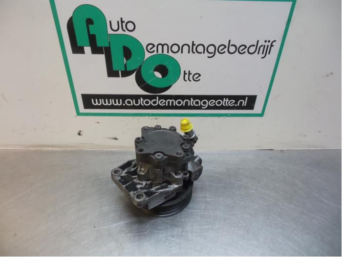 Gebruikte Pomp Servo BMW 7 serie (E65/E66/E67) 740d V8 32V Prijs € 50,00 Margeregeling aangeboden door Autodemontagebedrijf Otte