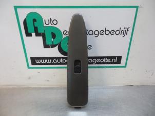 Gebruikte Raam schakelaar elektrisch Lexus IS (E2) 200 2.0 24V Prijs € 15,00 Margeregeling aangeboden door Autodemontagebedrijf Otte