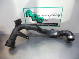 Gebruikte Aanzuigslang Lucht Volkswagen Passat Variant (3B6) 1.9 TDI 130 Prijs € 20,00 Margeregeling aangeboden door Autodemontagebedrijf Otte