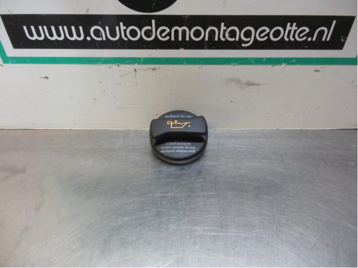 Gebruikte Oliedop Volkswagen Passat Variant (3B6) 1.9 TDI 130 Prijs € 5,00 Margeregeling aangeboden door Autodemontagebedrijf Otte