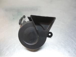 Gebruikte Claxon Mercedes C Sportcoupé (C203) 2.2 C-220 CDI 16V Prijs € 15,00 Margeregeling aangeboden door Autodemontagebedrijf Otte