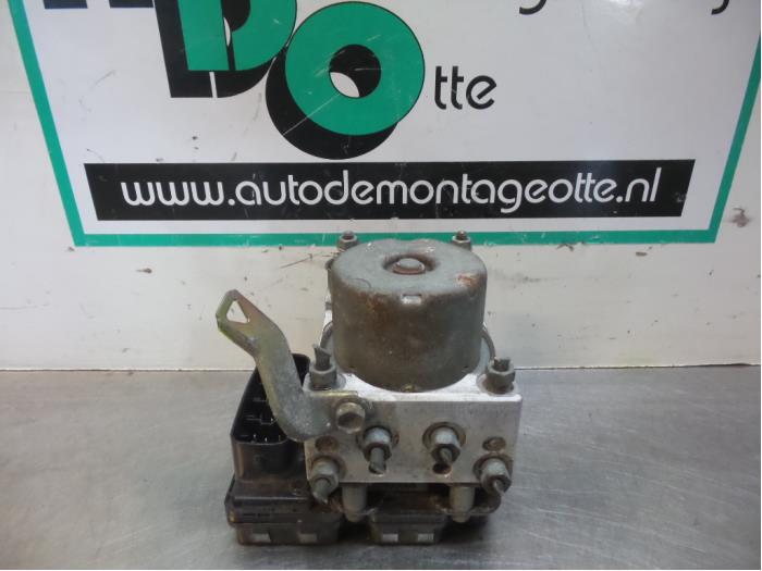Gebruikte ABS Pomp Toyota Yaris Verso (P2) 1.5 16V Prijs € 75,00 Margeregeling aangeboden door Autodemontagebedrijf Otte