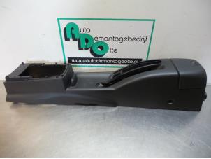 Gebruikte Middenconsoles Nissan Note (E11) 1.4 16V Prijs € 50,00 Margeregeling aangeboden door Autodemontagebedrijf Otte