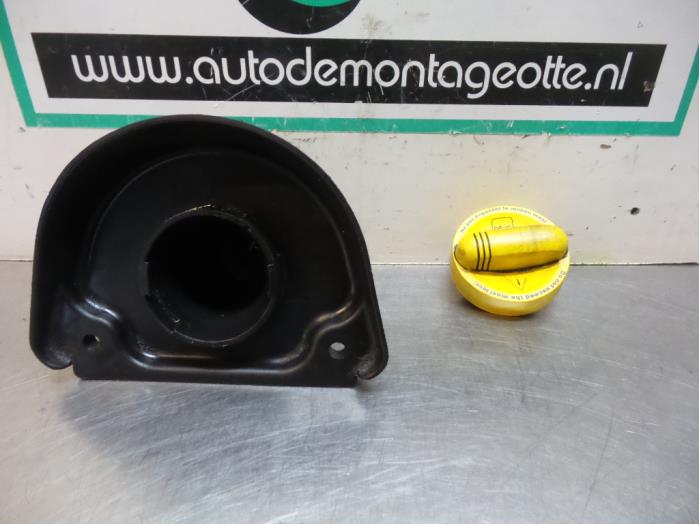 Gebruikte Oliedop Opel Movano 2.3 CDTi 16V FWD Prijs € 20,00 Margeregeling aangeboden door Autodemontagebedrijf Otte