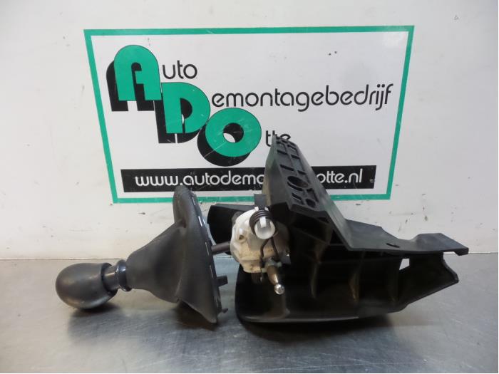 Gebruikte Versnellingspook Opel Movano (4A1; 4A2; 4B2; 4B3; 4C2; 4C3) 2.5 CDTI Prijs € 50,00 Margeregeling aangeboden door Autodemontagebedrijf Otte