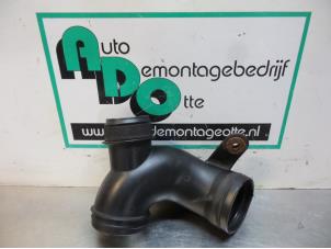 Gebruikte Aanzuigslang Lucht Kia Sportage (JE) 2.0 CVVT 16V 4x2 Prijs € 25,00 Margeregeling aangeboden door Autodemontagebedrijf Otte