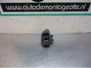 Gebruikte Elektrisch Raam Schakelaar Honda Accord (CC75/76) 2.0i 16V Prijs € 15,00 Margeregeling aangeboden door Autodemontagebedrijf Otte