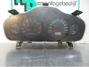 Gebruikte Instrumentenpaneel Hyundai Santa Fe I 2.0 16V 4x2 Prijs € 75,00 Margeregeling aangeboden door Autodemontagebedrijf Otte