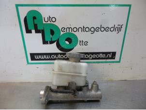 Gebruikte Hoofdremcilinder Hyundai Santa Fe I 2.0 16V 4x2 Prijs € 25,00 Margeregeling aangeboden door Autodemontagebedrijf Otte