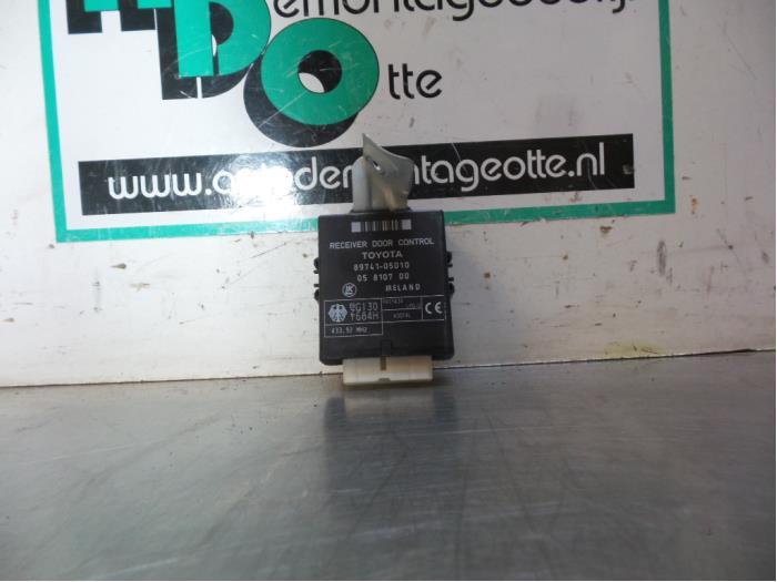 Gebruikte Module Centrale Deurvergrendeling Toyota Avensis (T22) 1.8 16V Prijs € 30,00 Margeregeling aangeboden door Autodemontagebedrijf Otte