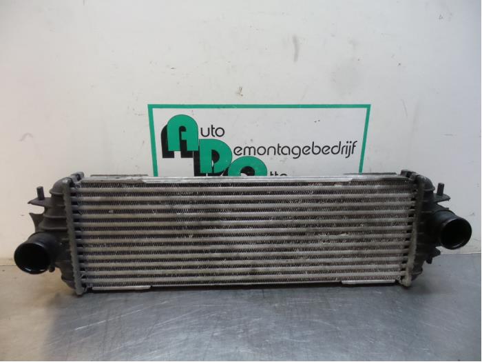 Intercooler van een Opel Vivaro 1.9 DI 2003