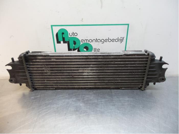 Intercooler van een Opel Vivaro 1.9 DI 2003