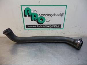 Gebruikte Intercooler Slang Opel Vivaro 1.9 DI Prijs € 40,00 Margeregeling aangeboden door Autodemontagebedrijf Otte