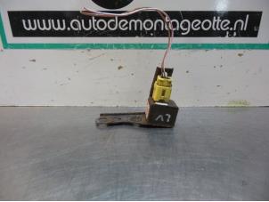 Gebruikte Airbag Sensor Toyota Yaris (P1) 1.0 16V VVT-i Prijs € 15,00 Margeregeling aangeboden door Autodemontagebedrijf Otte