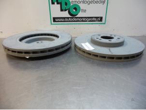 Gebruikte Remschijf voor Mercedes ML I (163) 350 3.7 V6 18V Prijs € 100,00 Margeregeling aangeboden door Autodemontagebedrijf Otte