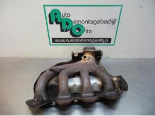 Gebruikte Uitlaatspruitstuk Renault Clio III (BR/CR) 1.6 16V Prijs € 40,00 Margeregeling aangeboden door Autodemontagebedrijf Otte