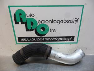 Gebruikte Intercooler Slang Hyundai H-300 2.5 CRDi Prijs € 30,00 Margeregeling aangeboden door Autodemontagebedrijf Otte