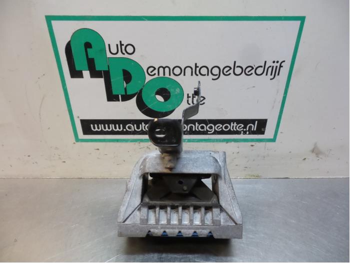 Gebruikte Motorrubber Volkswagen Caddy III (2KA,2KH,2CA,2CH) 2.0 SDI Prijs € 20,00 Margeregeling aangeboden door Autodemontagebedrijf Otte