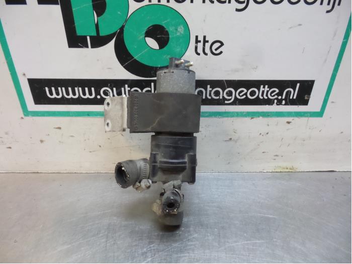 Gebruikte Waterpomp Mercedes CLK (C208) 2.0 200 16V Prijs € 30,00 Margeregeling aangeboden door Autodemontagebedrijf Otte
