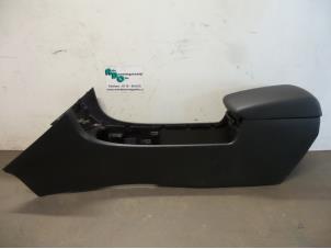 Gebruikte Middenconsoles Mazda 3 Sport (BK) 1.3i 16V Prijs € 50,00 Margeregeling aangeboden door Autodemontagebedrijf Otte