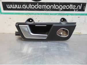 Gebruikte Deurgreep 4Deurs links-achter Audi A4 (B6) 2.0 20V Prijs € 20,00 Margeregeling aangeboden door Autodemontagebedrijf Otte