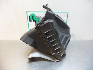 Gebruikte Luchtfilterhuis Audi A4 (B6) 2.0 20V Prijs € 25,00 Margeregeling aangeboden door Autodemontagebedrijf Otte