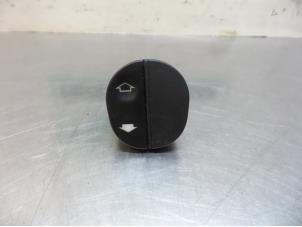 Gebruikte Elektrisch Raam Schakelaar Ford Ka I 1.3i Prijs € 10,00 Margeregeling aangeboden door Autodemontagebedrijf Otte