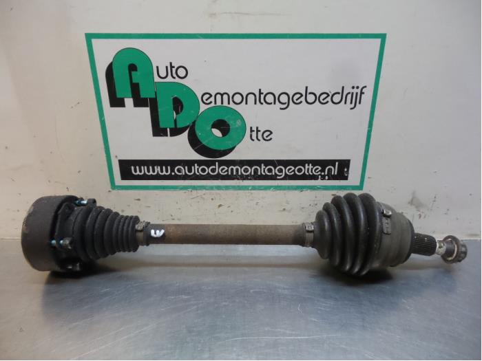 Gebruikte Steekas links-voor Audi A3 (8L1) 1.8 20V Prijs € 25,00 Margeregeling aangeboden door Autodemontagebedrijf Otte