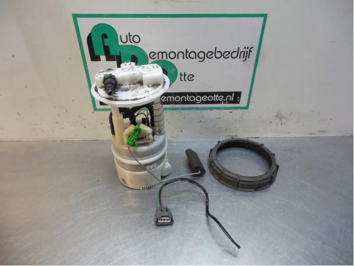 Gebruikte Tank element Pomp Renault Twingo II (CN) 1.2 Prijs € 15,00 Margeregeling aangeboden door Autodemontagebedrijf Otte