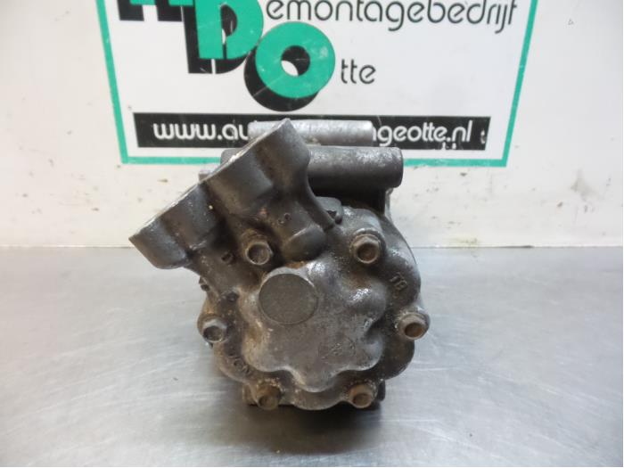Pomp Airco van een Renault Twingo II (CN) 1.2 2008