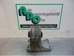 Gebruikte Versnellingsbak Steun BMW Mini One/Cooper (R50) 1.6 16V Cooper Prijs € 25,00 Margeregeling aangeboden door Autodemontagebedrijf Otte