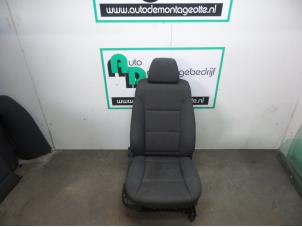Gebruikte Voorstoel rechts BMW 5 serie (E60) 520i 24V Prijs € 100,00 Margeregeling aangeboden door Autodemontagebedrijf Otte