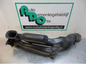 Gebruikte Aanzuigslang Lucht Opel Zafira (M75) 2.2 16V Direct Ecotec Prijs € 15,00 Margeregeling aangeboden door Autodemontagebedrijf Otte
