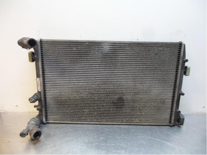 Gebruikte Radiateur Volkswagen Polo IV (9N1/2/3) 1.4 TDI 70 Prijs € 30,00 Margeregeling aangeboden door Autodemontagebedrijf Otte