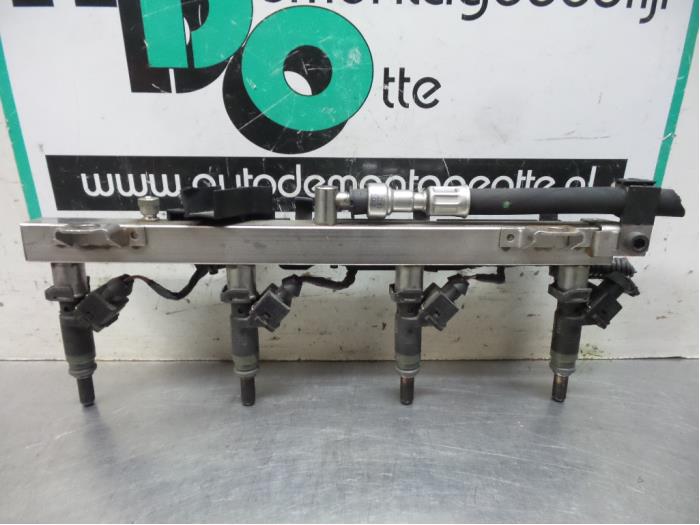 Gebruikte Injector brug BMW 3 serie (E46/4) 316i 16V Prijs € 50,00 Margeregeling aangeboden door Autodemontagebedrijf Otte