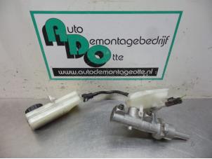 Gebruikte Hoofdremcilinder Citroen C4 Coupé (LA) 1.6 16V Prijs € 25,00 Margeregeling aangeboden door Autodemontagebedrijf Otte