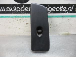 Gebruikte Ruit schakelaar elektrisch Honda CRX (EG/EH) 1.6 ESi 16V Prijs € 15,00 Margeregeling aangeboden door Autodemontagebedrijf Otte