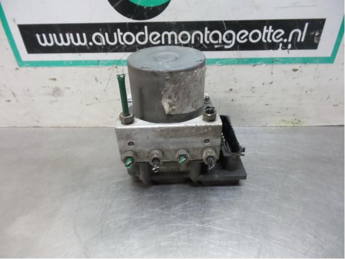 Gebruikte ABS Pomp Renault Megane II (BM/CM) 1.4 16V 98 Prijs € 50,00 Margeregeling aangeboden door Autodemontagebedrijf Otte