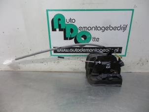 Gebruikte Deurslot Mechaniek 4Deurs rechts-achter BMW X5 (E53) 3.0d 24V Prijs € 25,00 Margeregeling aangeboden door Autodemontagebedrijf Otte