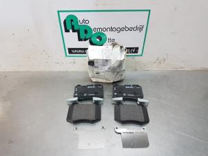 Nieuwe Remblok voor Mercedes GLC (X253) 2.0 200 16V 4-Matic Prijs € 48,40 Inclusief btw aangeboden door Autodemontagebedrijf Otte