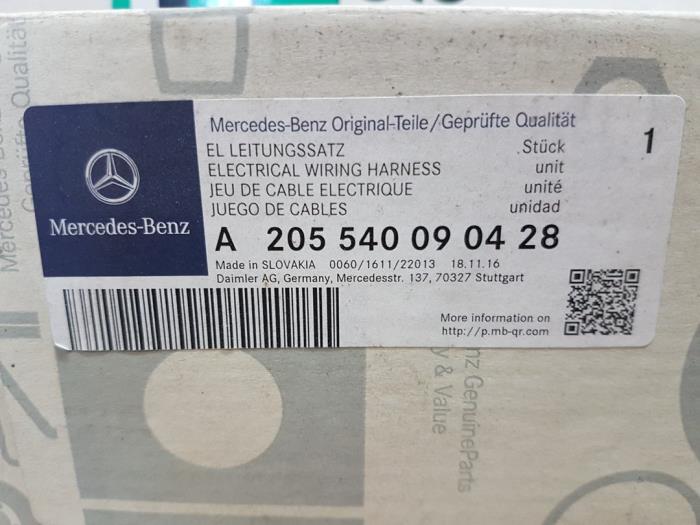 Hybride oplaadkabel van een Mercedes-Benz C Estate (S205) C-350 e 2.0 16V 2018