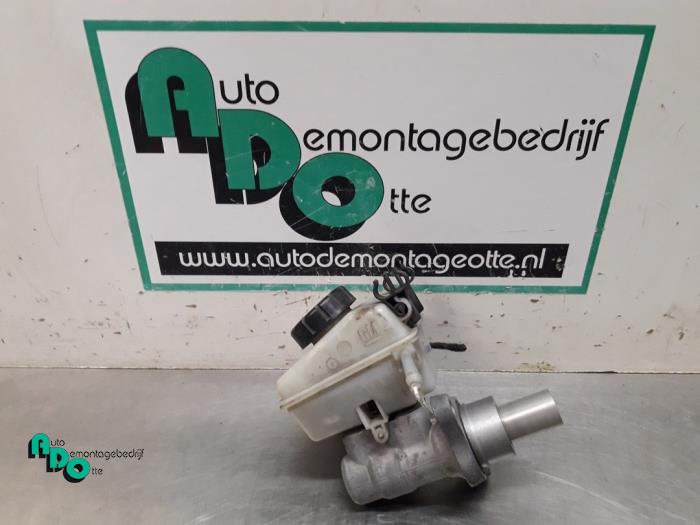 Gebruikte Hoofdremcilinder Opel Zafira (M75) 2.2 16V Direct Ecotec Prijs € 25,00 Margeregeling aangeboden door Autodemontagebedrijf Otte