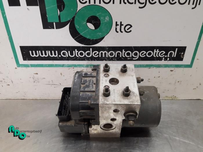 Gebruikte ABS Pomp Kia Sorento I (JC) 2.5 CRDi 16V Prijs € 40,00 Margeregeling aangeboden door Autodemontagebedrijf Otte