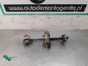 Gebruikte Deurvanger 2Deurs rechts Mercedes Sprinter 3t (903) 312D Prijs € 15,00 Margeregeling aangeboden door Autodemontagebedrijf Otte