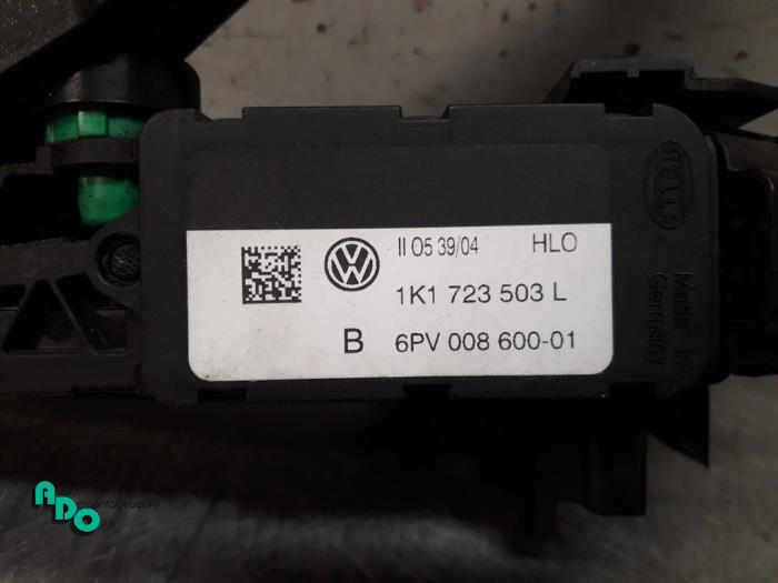 Gaspedaalpositie Sensor van een Volkswagen Golf V (1K1) 1.6 FSI 16V 2004