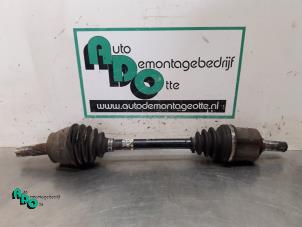 Gebruikte Homokineetas links-voor Opel Corsa D 1.3 CDTi 16V ecoFLEX Prijs € 20,00 Margeregeling aangeboden door Autodemontagebedrijf Otte