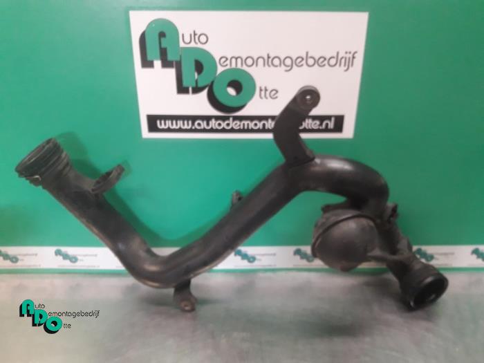 Gebruikte Intercooler Buis Volkswagen Jetta III (1K2) 1.9 TDI Prijs € 25,00 Margeregeling aangeboden door Autodemontagebedrijf Otte